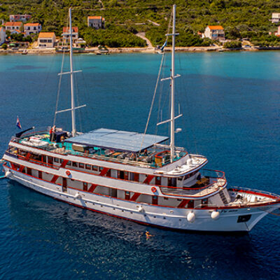 Paradis-Featured Ship